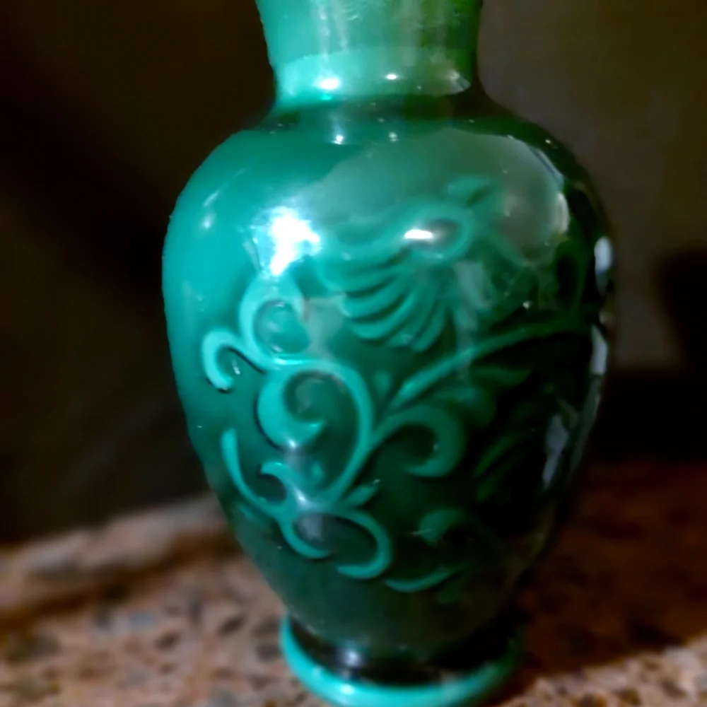 🌿💚🌿 Delightful Vintage 80's Avon Petite Forest Green Faux Jade Fragrance Vase - Picture 13 of 15